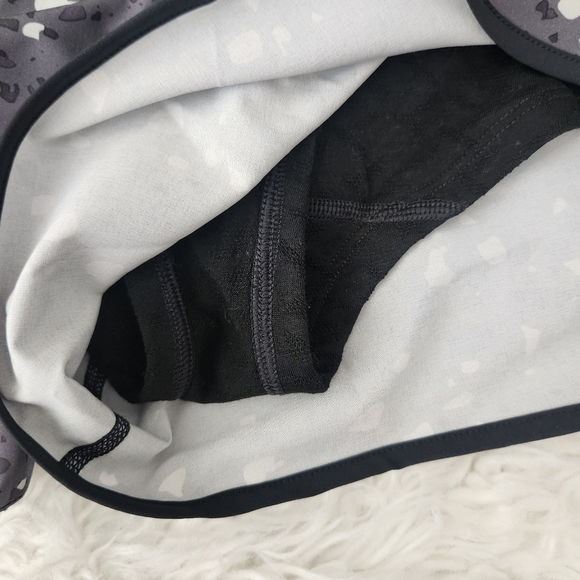 Smartwool Women's Active Lined Short. Regular fit Interior drawcord 2.75” inseam - Picture 4 of 10